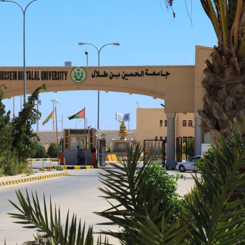 تعيين وتجديد تكليف عمداء كليات في