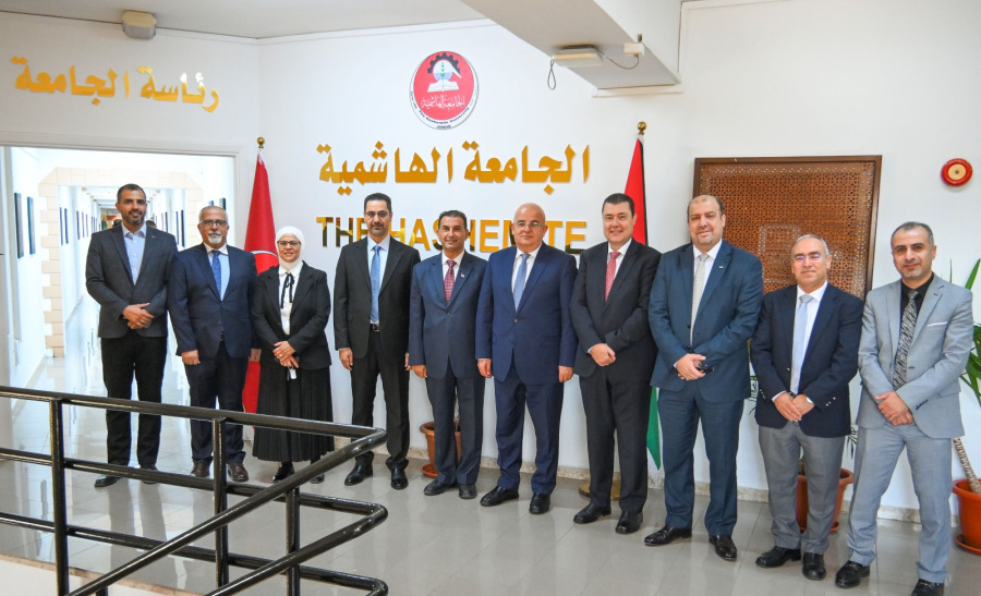 رئيس الجامعة الهاشمية يلتقي العمداء السابقين