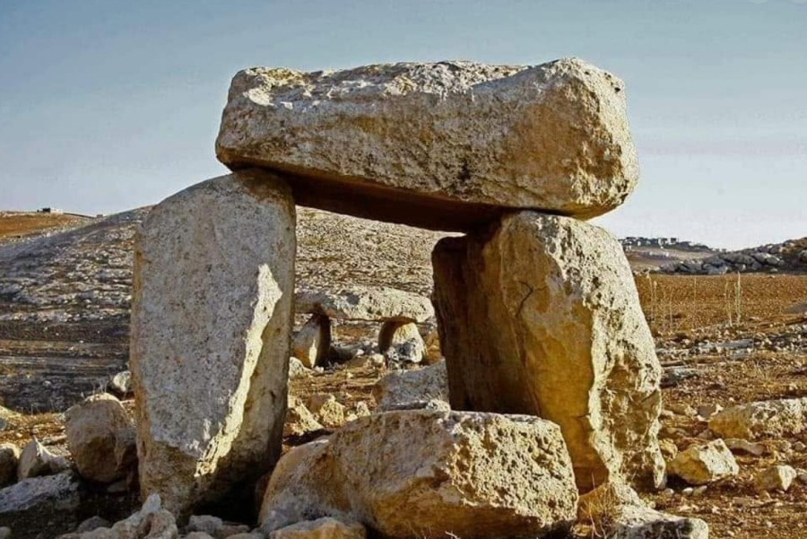 خبراء يفككون أسرار الدولمنز الأثرية في