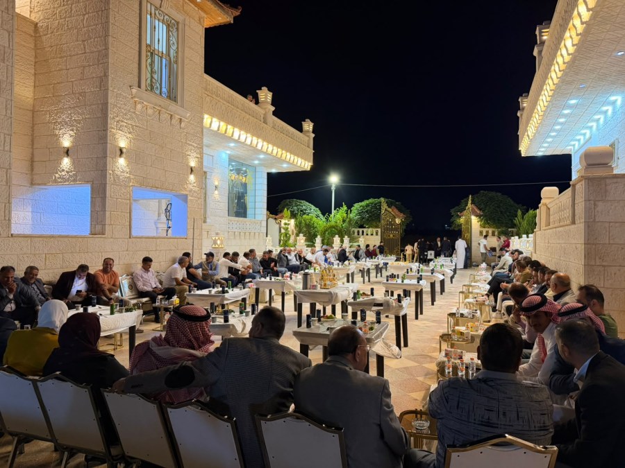 حزب الإصلاح يلتقي المزارعين في لواء