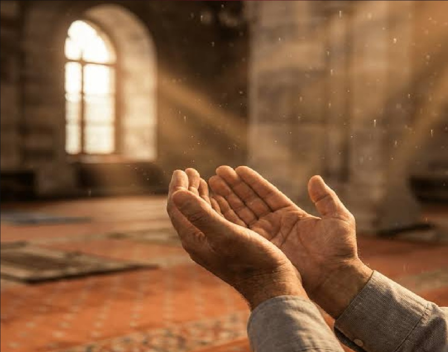 الدعاء مخ العبادة وجوهرها.. كيف ينطوي