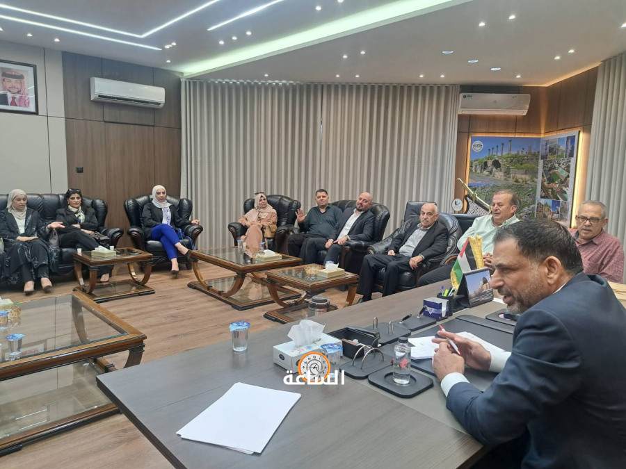 العلاونة يستقبل المهنئين بتعيينه رئيسا للجنة