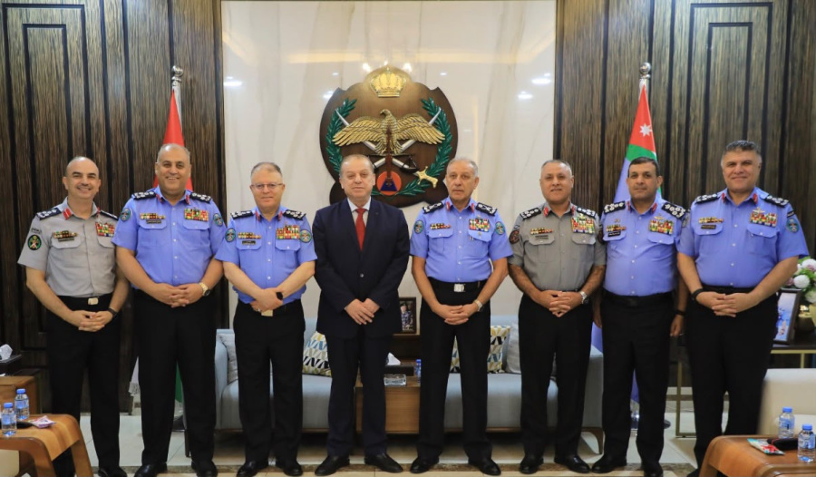 المعايطة يكرّم اللواء المتقاعد الدباس
