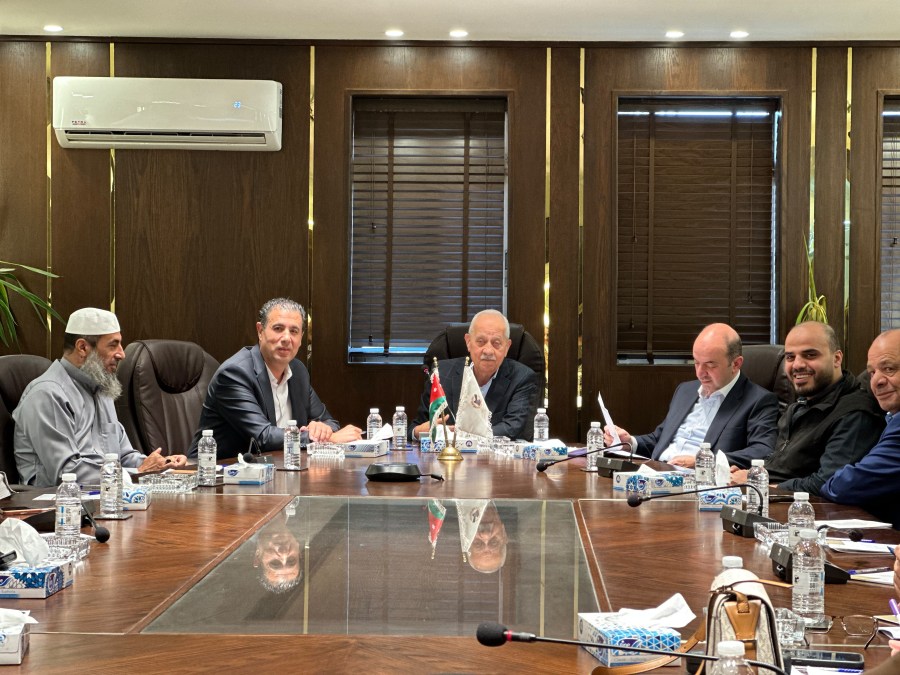 صناعة الأردن تبحث آثار منع بيع