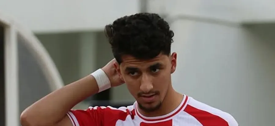 لاعب يحتج على استبداله وآخر ينقذ