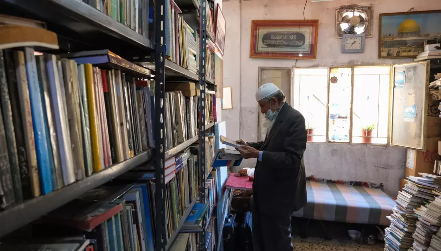 لماذا يباع الكتاب بدولارين في دولة