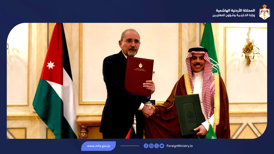 الصفدي يوقع مع بن فرحان بروتوكولا