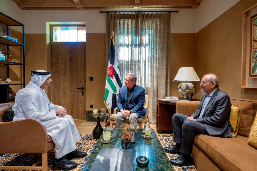 الملك يستقبل آل ثاني: العلاقات بين