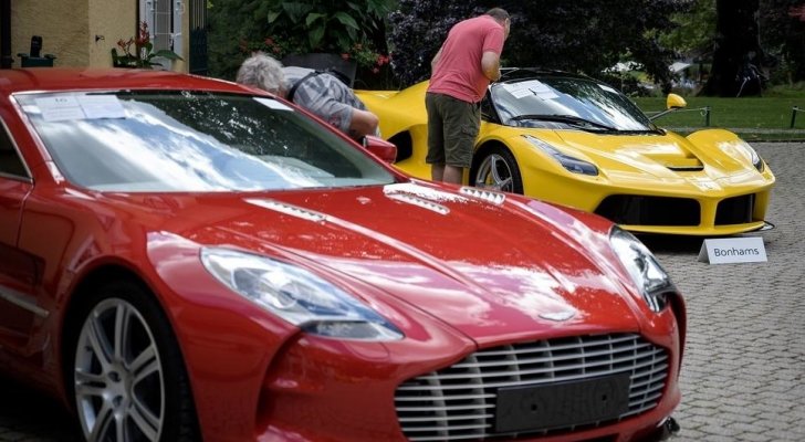 سويسرا .. بيع 25 سيارة فارهة