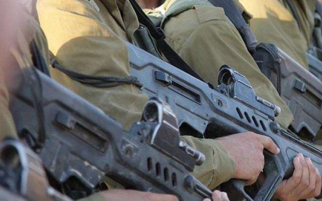 فلسطينيون يخرقون الحدود ويستولون على معدات