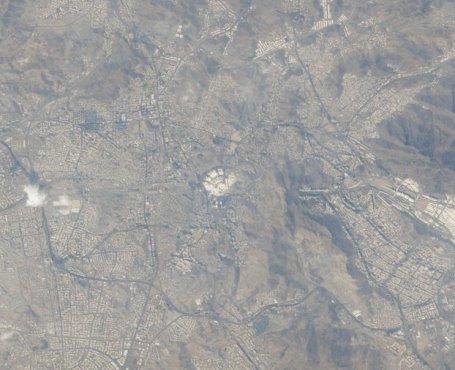 المنصوري يلتقط صورة فضائية لمكة