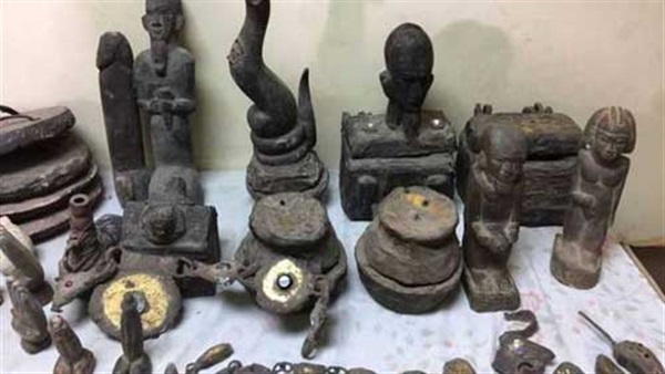 توقيف موظف بمتحف الاثار استبدل قطعا