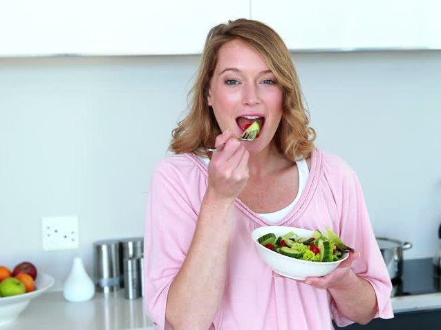 نصائح غذائية تحتاجها كل أم لتبقى