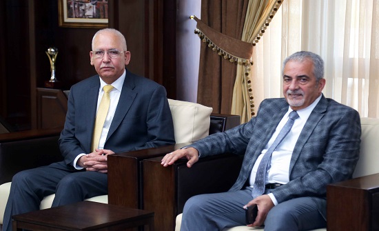 بحث التعاون بين جامعة عمان الأهلية