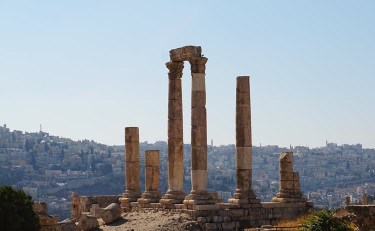 كتلة هوائية حارة نسبيا تؤثر على