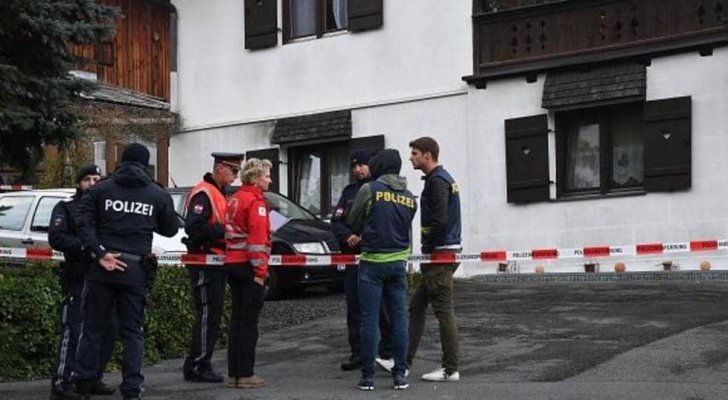 إنفصلت عنه.. فقتلها مع 4 آخرين