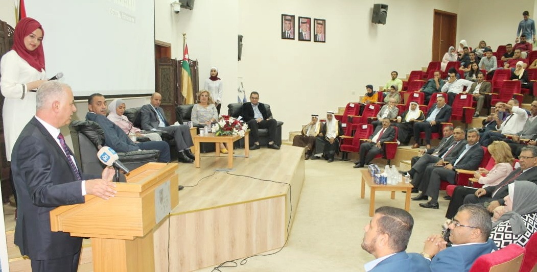 بالصور.. . (الوظائف في السياحة )