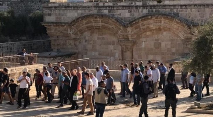 مئات المستوطنين يقتحمون الاقصى في ’عيد