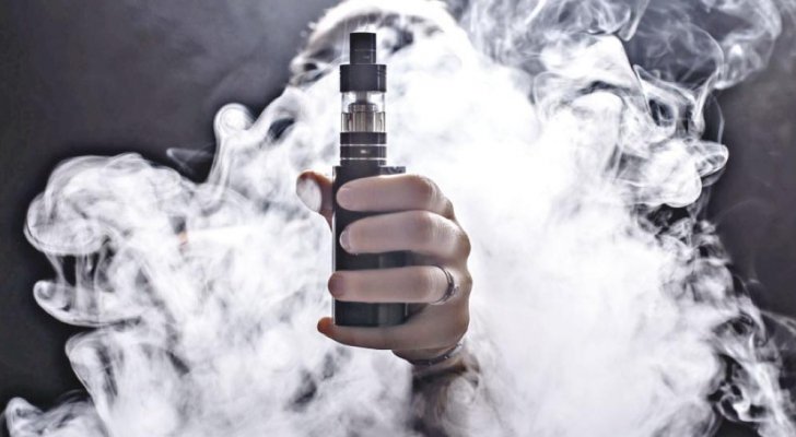 دراسة تربط السجائر الإلكترونية بالإصابة بسرطان