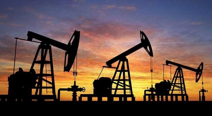 النفط ينخفض لليوم الثالث على التوالي