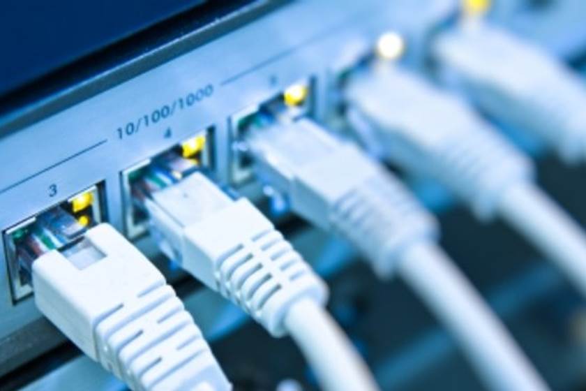 السلطات العراقية تعيد خدمة الإنترنت خلال