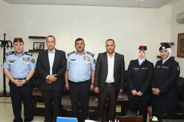 العميد العجرمي يكرم عددا من مرتبات