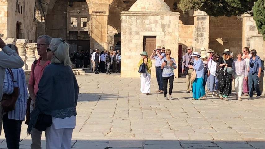 الاحتلال يداهم مصلى باب الرحمة ومستوطنون