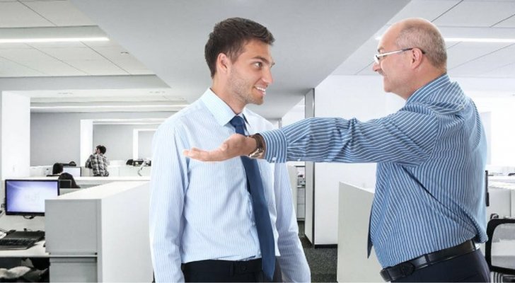 علامات خفية تكشف إعجاب المدير بأداء