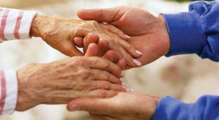 شاب فرنسي .. تزوج 7 عجائز