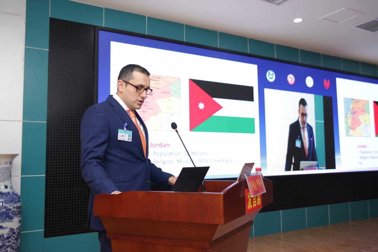 بالصور. محاضرة للدكتور أبو كف في