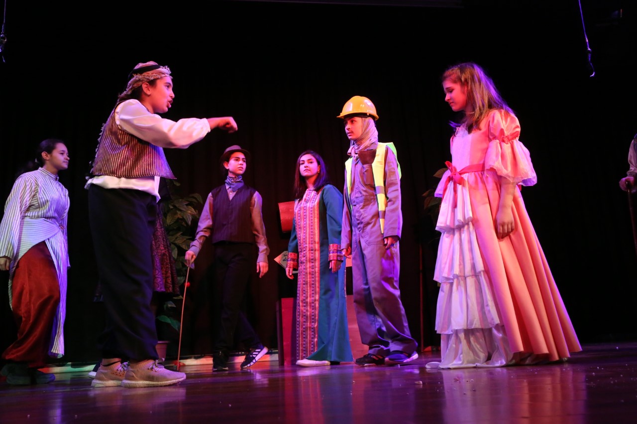 طالبات مدرسة بنات جبل عمان في