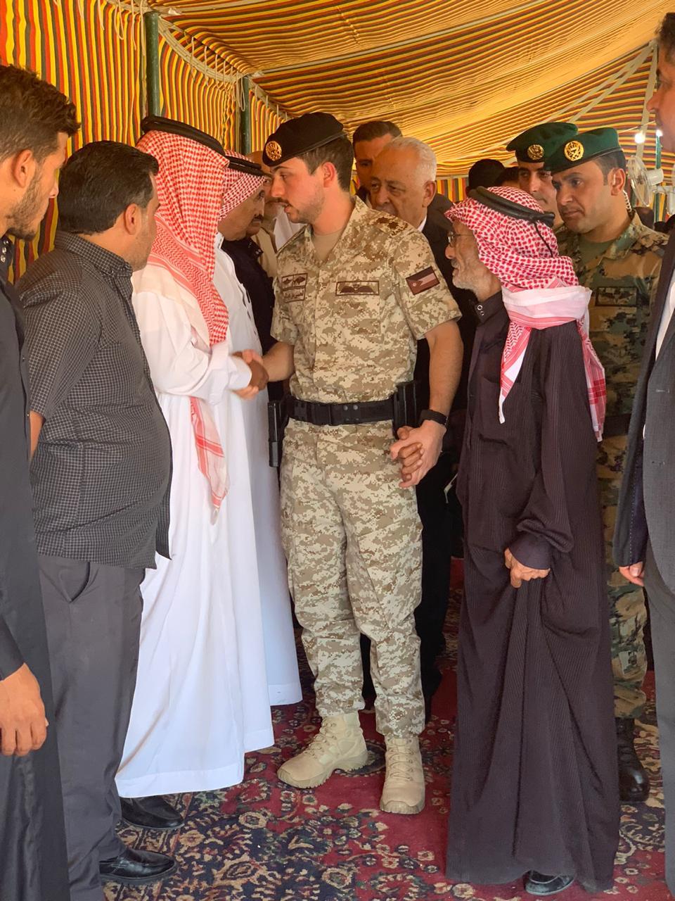 ولي العهد يقدم تعازيه بالفقيد المشاقبة