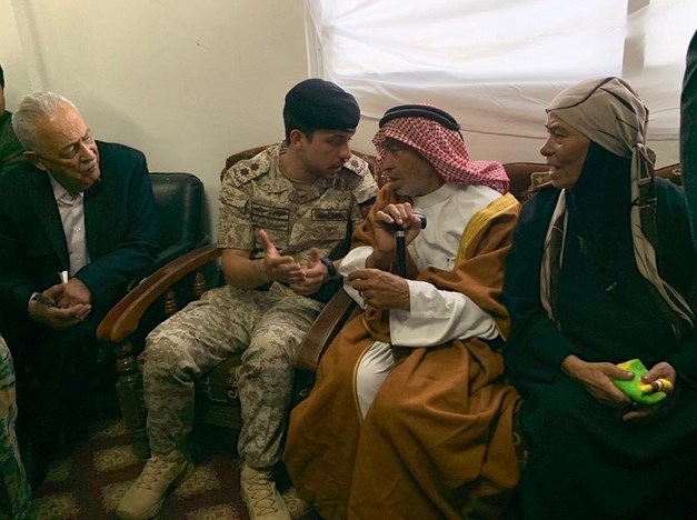 ولي العهد يقدم تعازيه بالفقيد بني