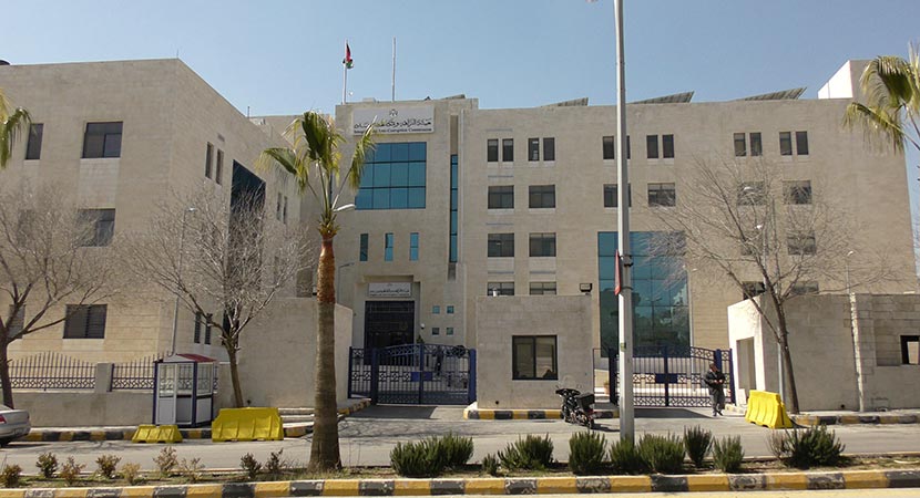 حداد يحيل ملف تحقيق بتجاوزات إلى