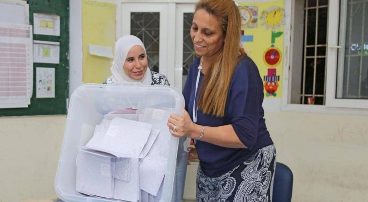 تونس.. إغلاق مراكز الاقتراع في الانتخابات