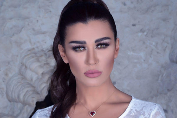 نادين الراسي تهاجم المحاكم الدينية