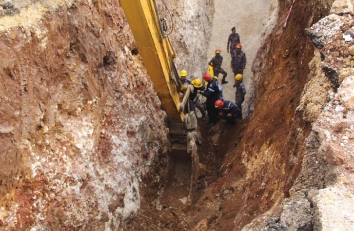 وفاة شخص اثر انهيار أتربة عليه