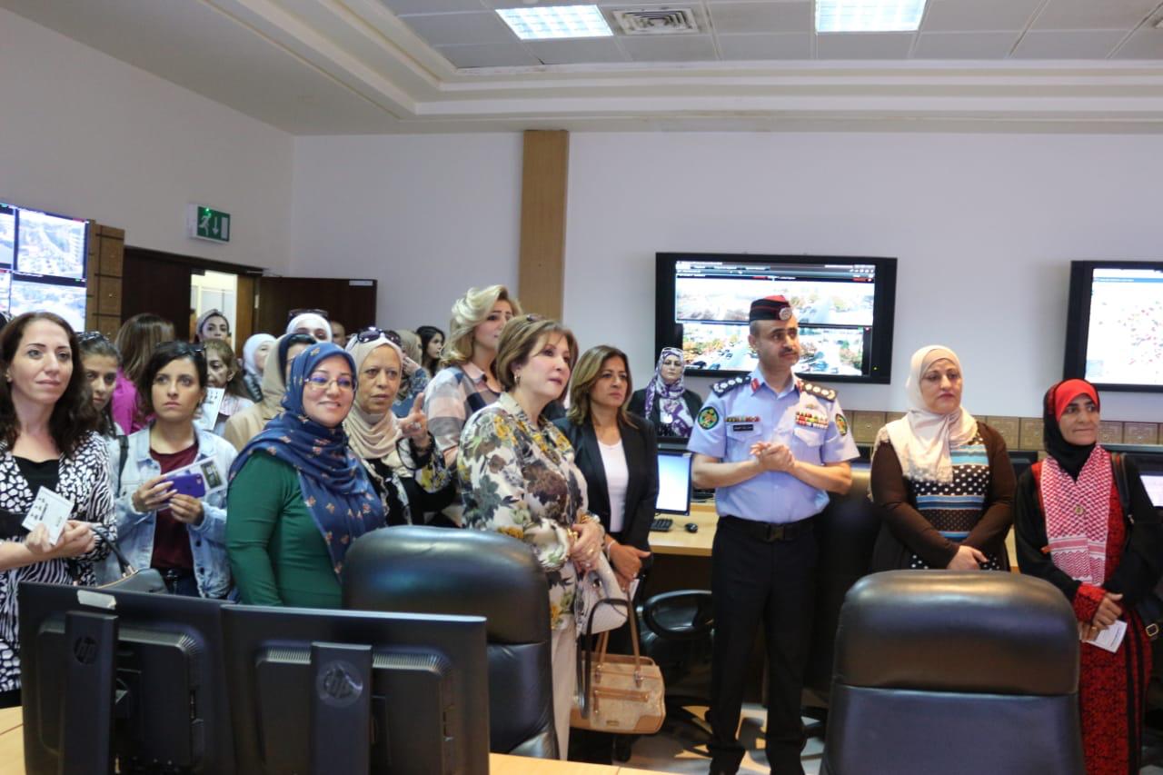 بالصور.. المشاركات في برنامج سفراء 911