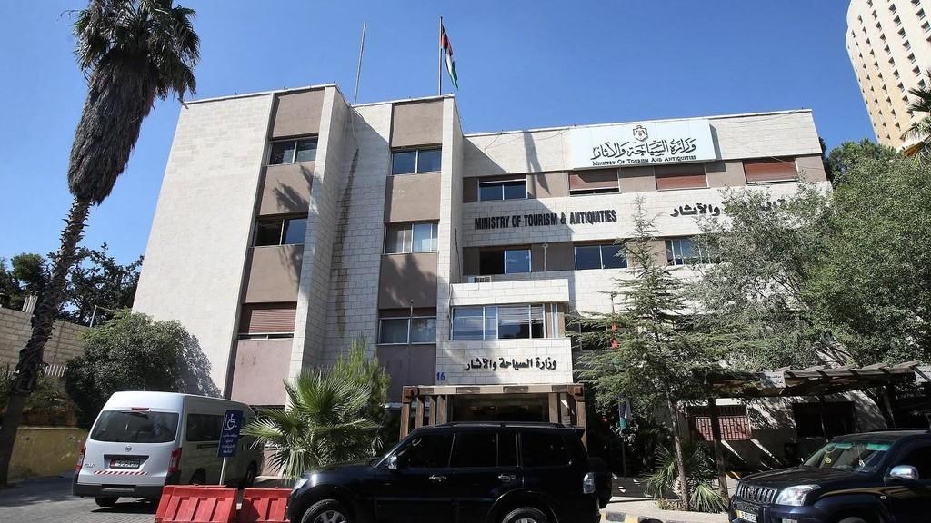 تعيينات في وزارتي السياحة والعدل والمؤسسة