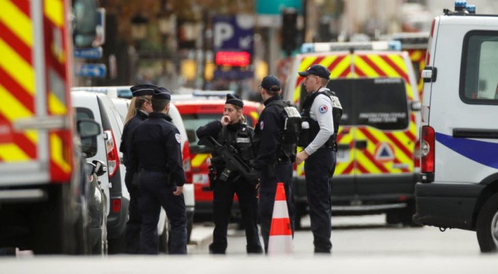 فرنسي يقتل زوجته ووالدتها ويطالب جثتيهما