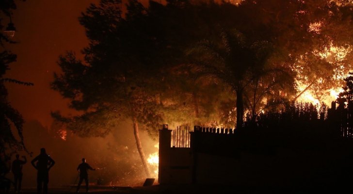 حرائق لبنان .. فاجعة جديدة وبكاء