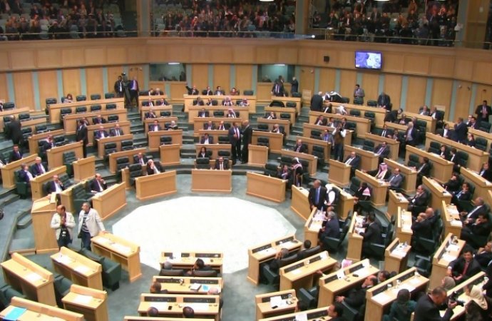 انتقادات نيابية لتعامل الحكومة مع حادث