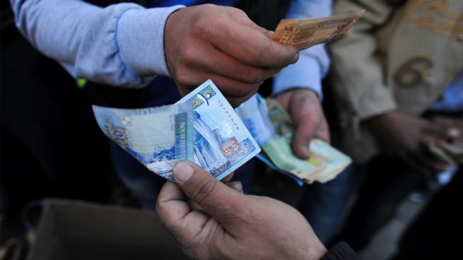 سوق الحرامية.. تسمية ظالمة لمتنفس فقراء