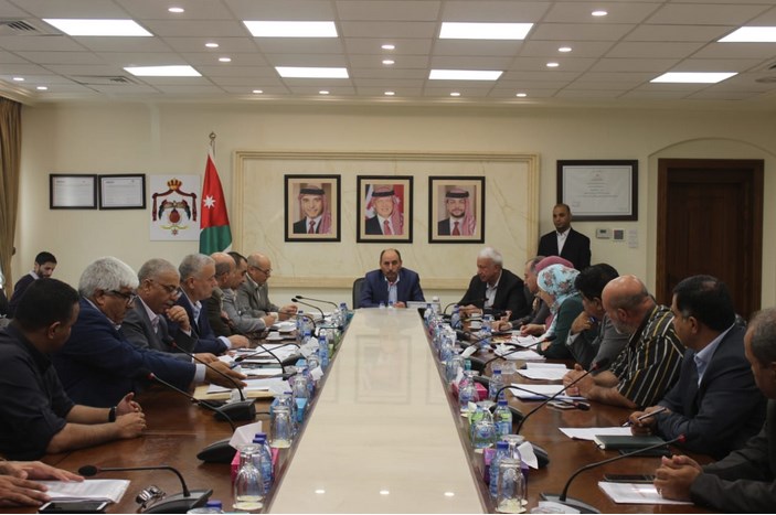 العموش يطلع على جاهزية مديريات الأشغال