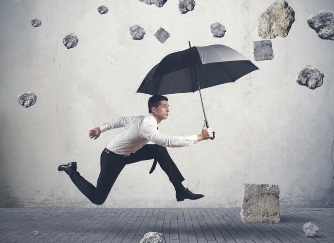 العتوم يكتب: إدارة المخاطر الاقتصاديّة والماليّة