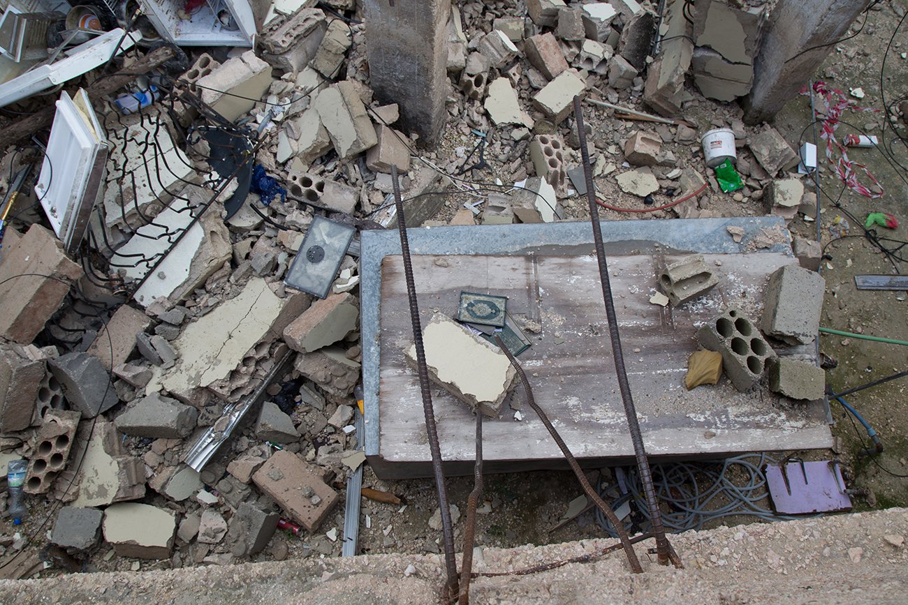 وفاة طفلة انهارت عليها أنقاض بناء