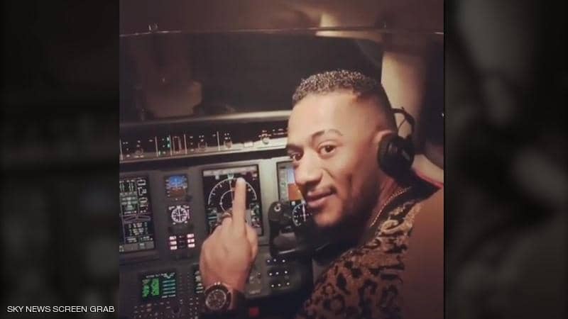 بعد فيديو محمد رمضان داخل الطائرة..