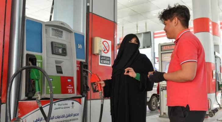 الحكومة السعودية تقرر خفض أسعار البنزين