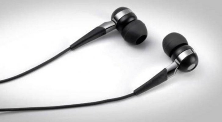 هل تعلم.. السماعات بيئة ملوثة للأذن