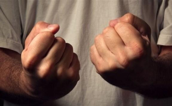 حاول إيقاف مشاجرة جماعية.. . فخسر